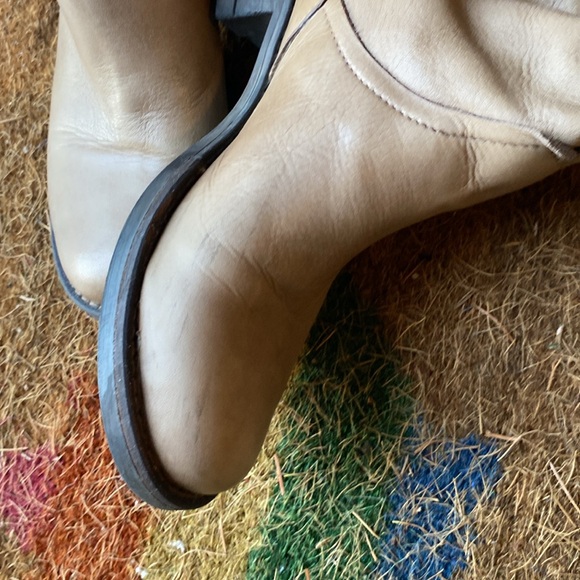 Brown leather boots - Picture 10 of 11